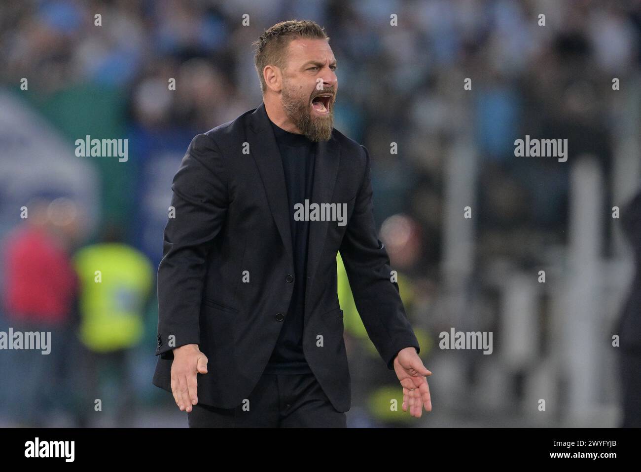 Roma, Italien. April 2024. Roma-Cheftrainer Daniele de Rossi während des Fußballspiels der Serie A zwischen AS Roma und SS Lazio im Olympiastadion in Rom, Italien - Samstag, den 06. April 2024. Sport - Fußball . (Foto: Alfredo Falcone/LaPresse) Credit: LaPresse/Alamy Live News Stockfoto