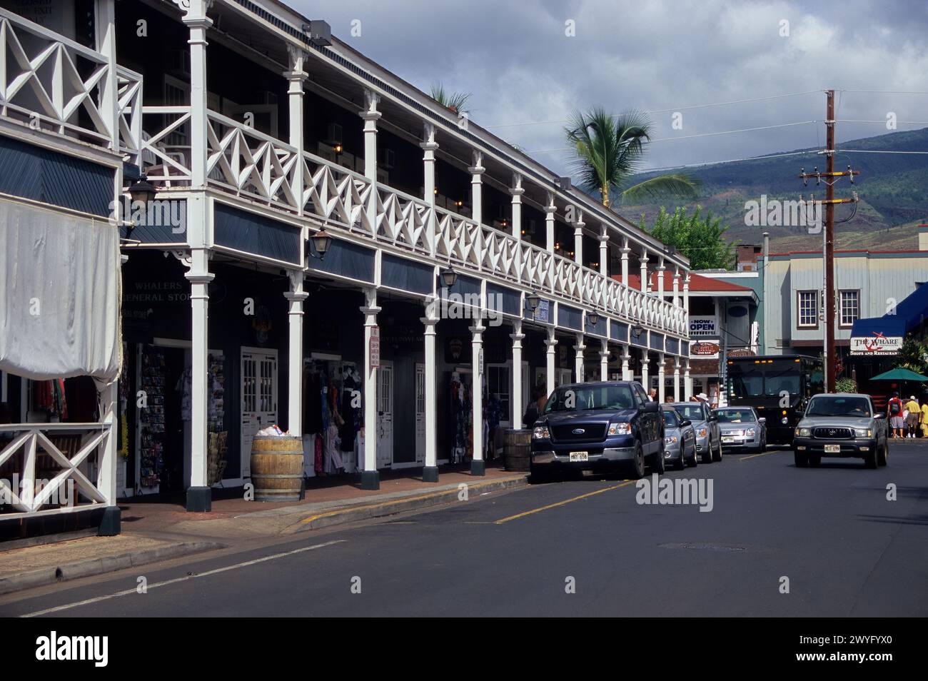 Maui, Hawaii, USA - Lahaina, Pioneer Inn. Vor dem Brand von 2023. Stockfoto