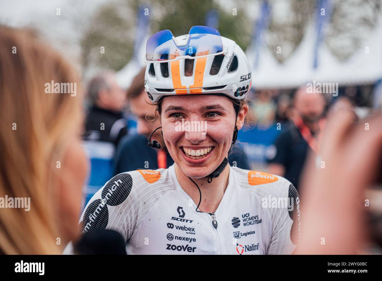 Roubaix, Frankreich. April 2024. Bild von Zac Williams/SWpix.com - 06/04/2024 - Radfahren - 2024 Paris Roubaix Femmes - Pfeiffer Georgi, Team DSM Firmenich Post NL. Quelle: SWpix/Alamy Live News Stockfoto