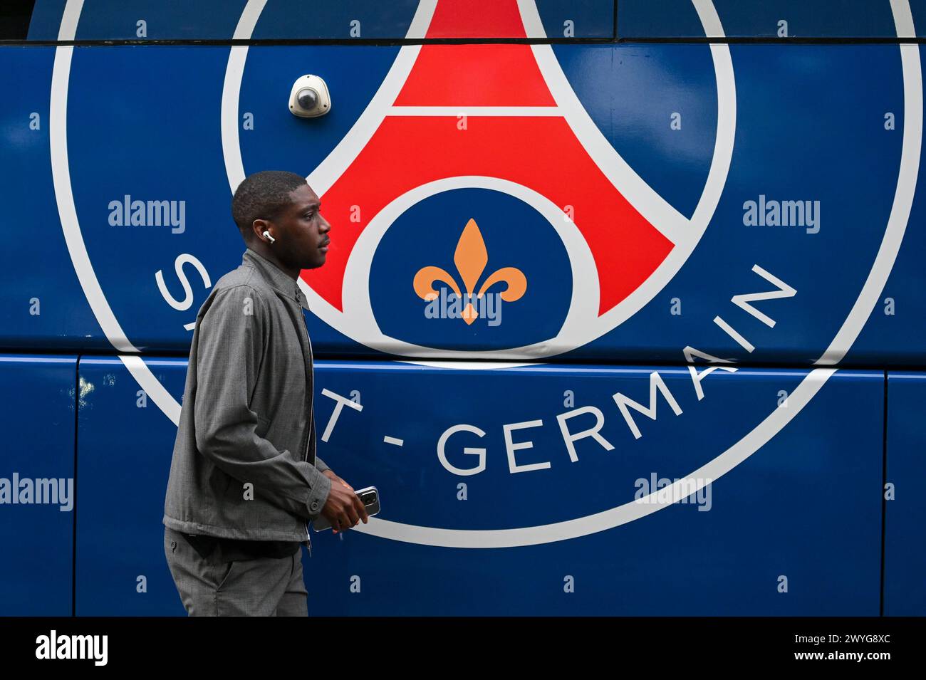 Paris, Frankreich. April 2024. PARIS, FRANKREICH - 6. APRIL: Randal Kolo Muani aus Paris Saint-Germain vor dem Spiel der Ligue 1 Uber Eats zwischen Paris Saint-Germain und Clermont Foot 63 im Parc des Princes am 6. April 2024 in Paris, Frankreich. (Foto: Matthieu Mirville/BSR Agency) Credit: BSR Agency/Alamy Live News Stockfoto