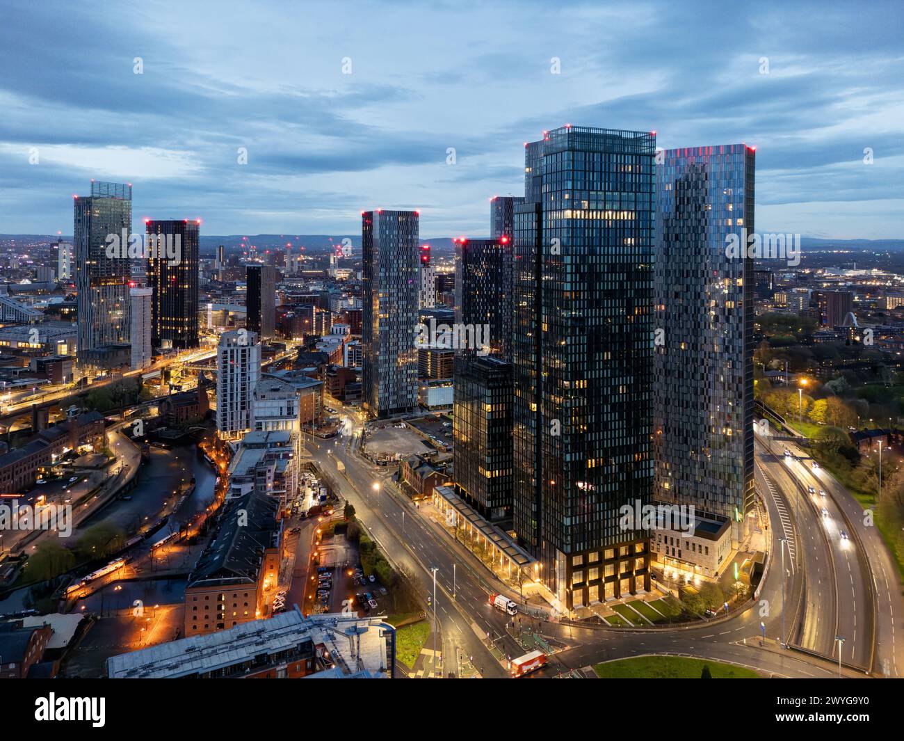 Die Sonnenaufgänge über dem Deansgate Square, einem Wolkenkratzer am südlichen Rand des Manchester City Centre, UK, werden sie genannt, Nord, West, Stockfoto