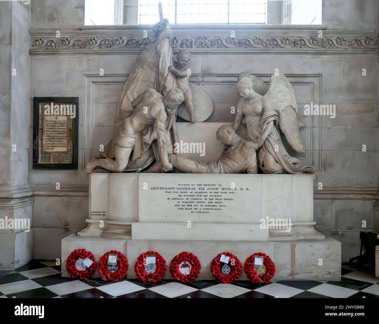 Gedenkstätte in der St Paul's Cathedral, London für Generalleutnant Sir John Moore, der 1809 in der Schlacht von Corunna gefallen war Stockfoto