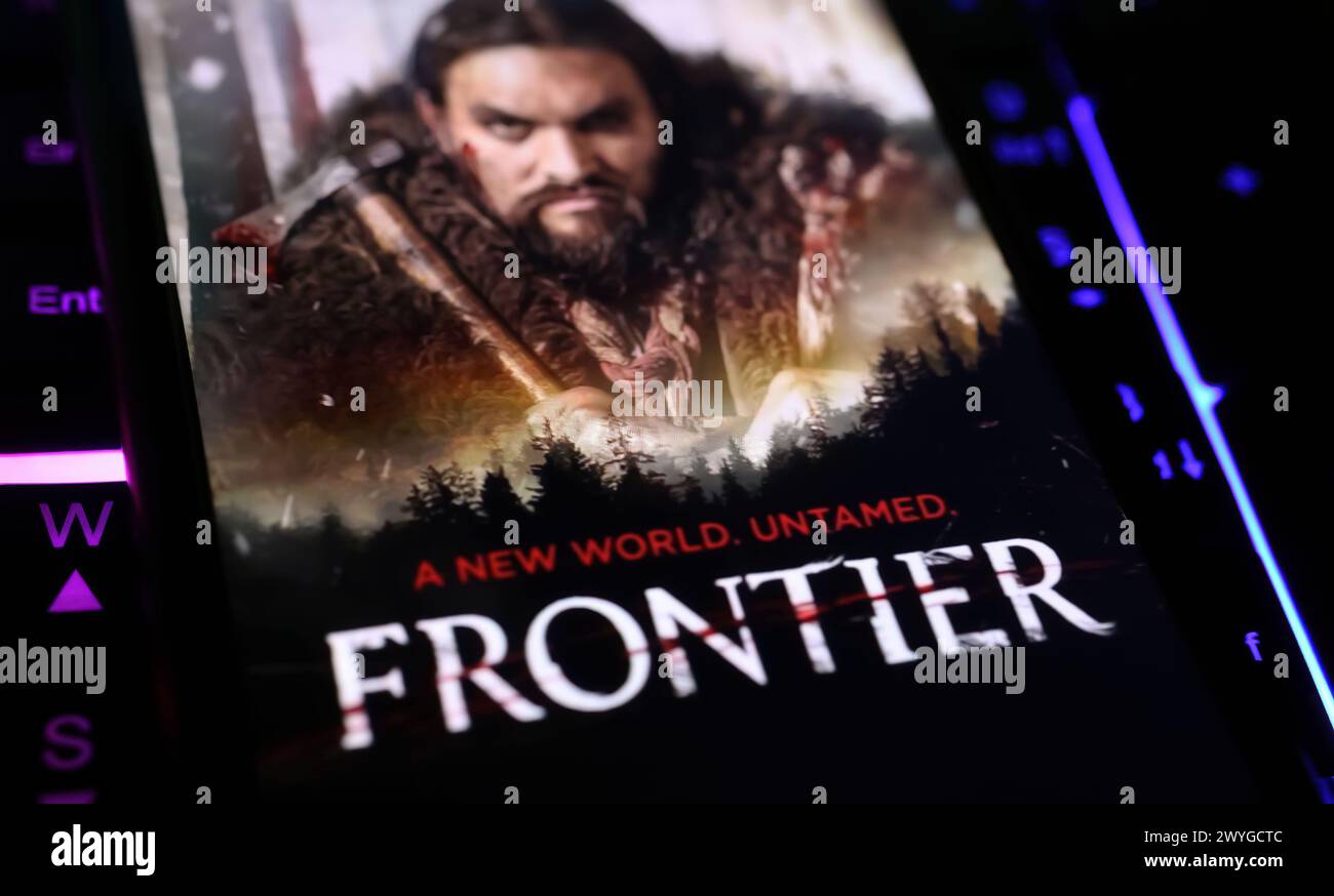 Viersen, Deutschland - 3. April. 2024: Frontier Coster der Netflix-Serie auf dem Smartphone-Bildschirm auf der Computertastatur Stockfoto