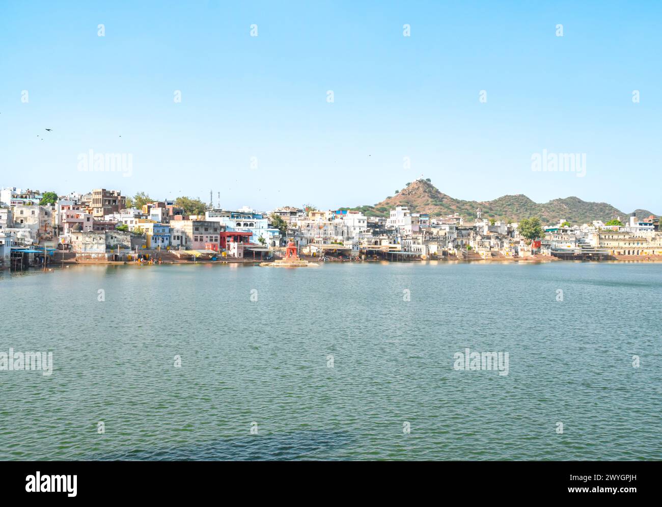 Panoramablick auf den Pushkar Sarovar See, heilige Pilgerfahrt für den Hinduismus in Indien Stockfoto
