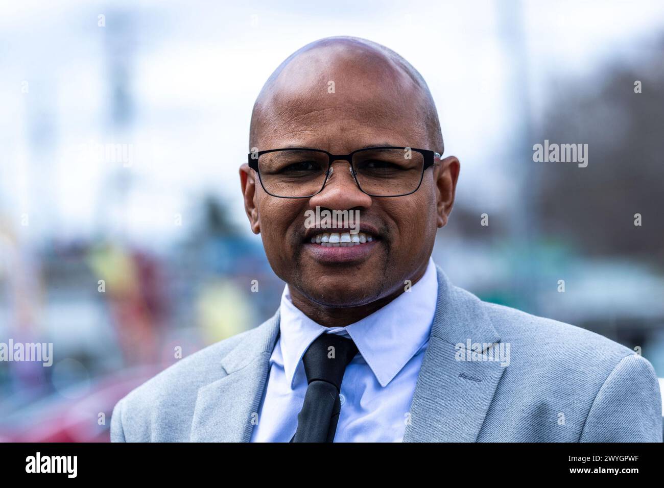 Middletown, NY, USA. April 2024. Warren Shelley bei der Veranstaltung „Tax Deadline“ im Reliable Accounting & Tax Preparation Office. Quelle: Steve Mack/Alamy Live News Stockfoto