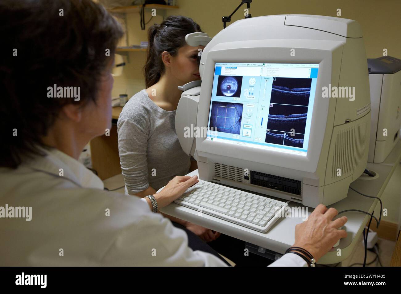 Optische Kohärenztomographie, OCT, Augenheilkunde, Krankenhaus Donostia, San Sebastian, Gipuzkoa, Baskenland, Spanien. Stockfoto