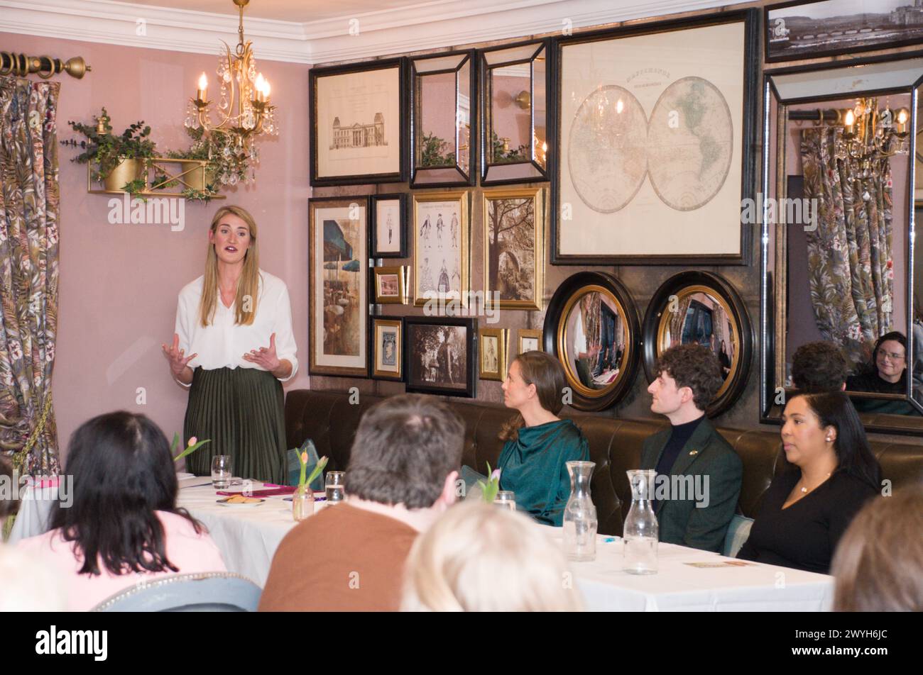 Die Sozialdemokraten haben heute Abend offiziell ihre Parteikampagne für den direkt gewählten Bürgermeister Cllr Elisa O'Donovan gestartet Stockfoto