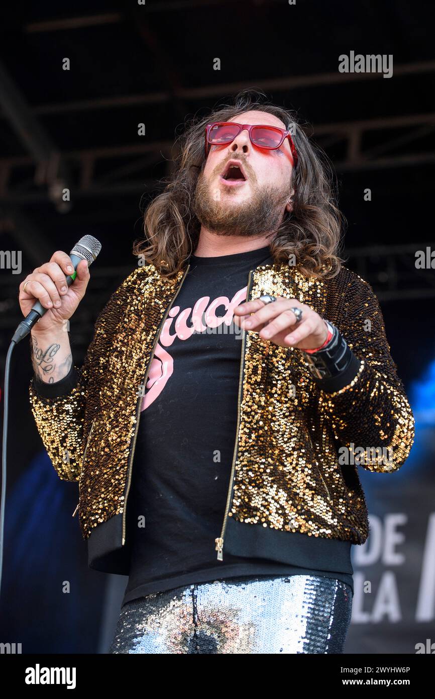 Der belgische Künstler Romano Nervoso lebt in Brüssel | Fete de la musique dans le Parc du Cinquantenaire. Romano Nervoso le chanteur belge en Concert Stockfoto