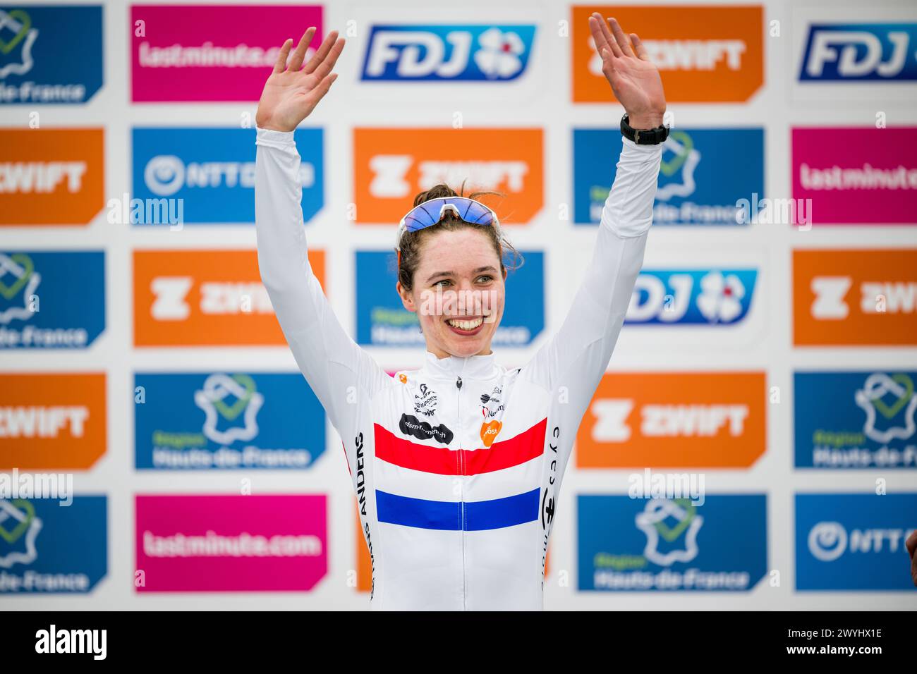 Roubaix, Frankreich. April 2024. Der britische Pfeiffer Georgi vom Team DSM-Firmenich-PostNL wurde auf dem Podium abgebildet, nachdem er am Samstag, den 06. April 2024, 5 km von Denain nach Roubaix, Frankreich, bei der 4. Ausgabe des Frauen-Elite-Rennens des Radrennens Paris-Roubaix, 148 den dritten Platz belegte. BELGA FOTO JASPER JACOBS Credit: Belga News Agency/Alamy Live News Stockfoto