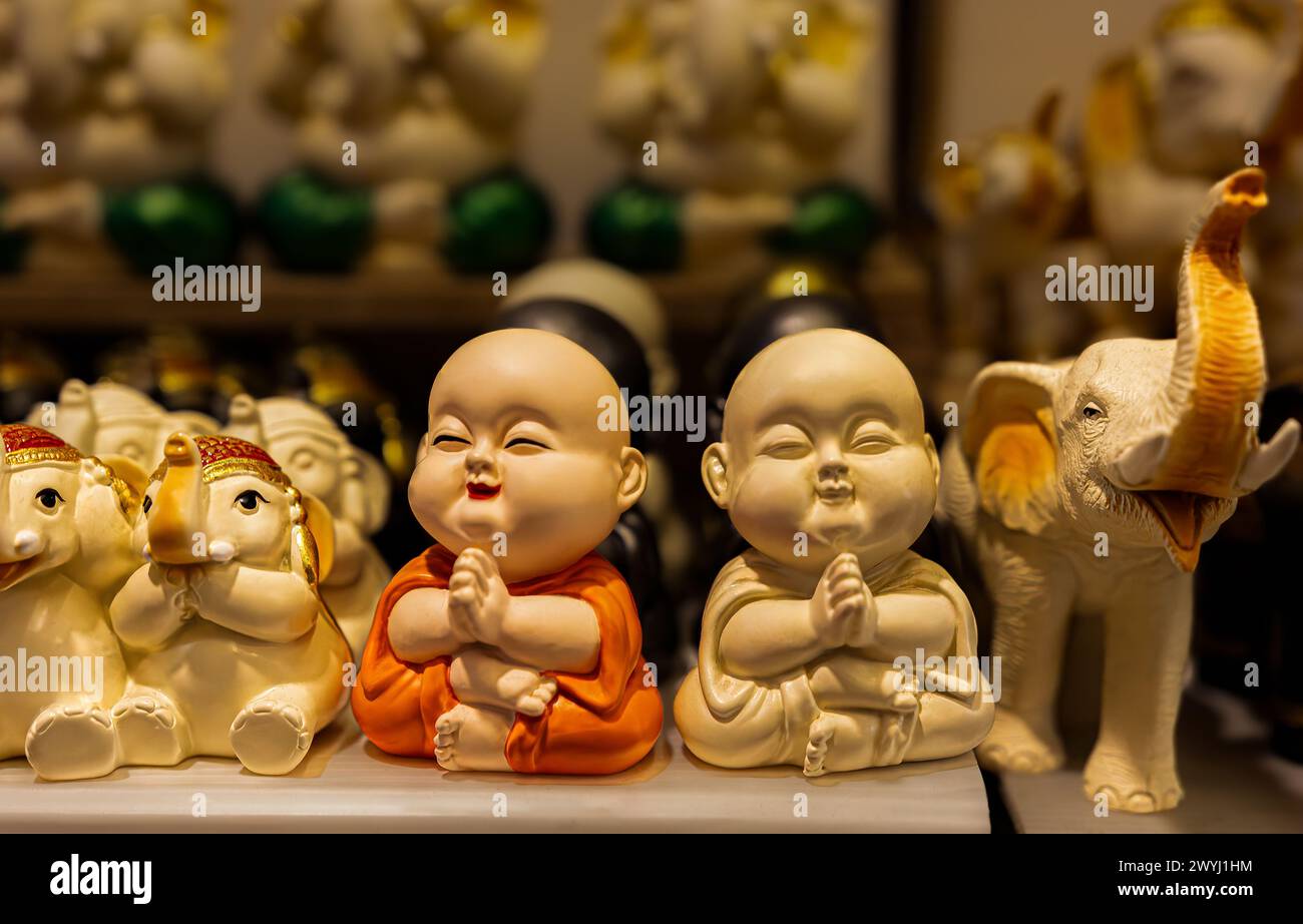 Baby kleine buddha Spielzeug Baby Elefanten Spielzeug Symbol des Friedens betend Anbetung zu Gott Stockfoto
