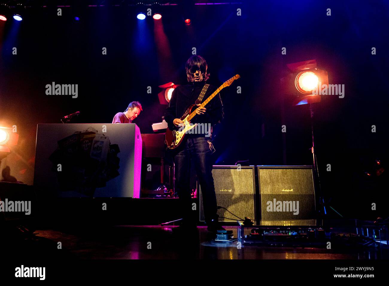 Mailand, Italien. April 2024. John Squire tritt live im Konzert bei Fabrique in Mailand auf (Foto: Mairo Cinquetti/SOPA Images/SIPA USA) Credit: SIPA USA/Alamy Live News Stockfoto