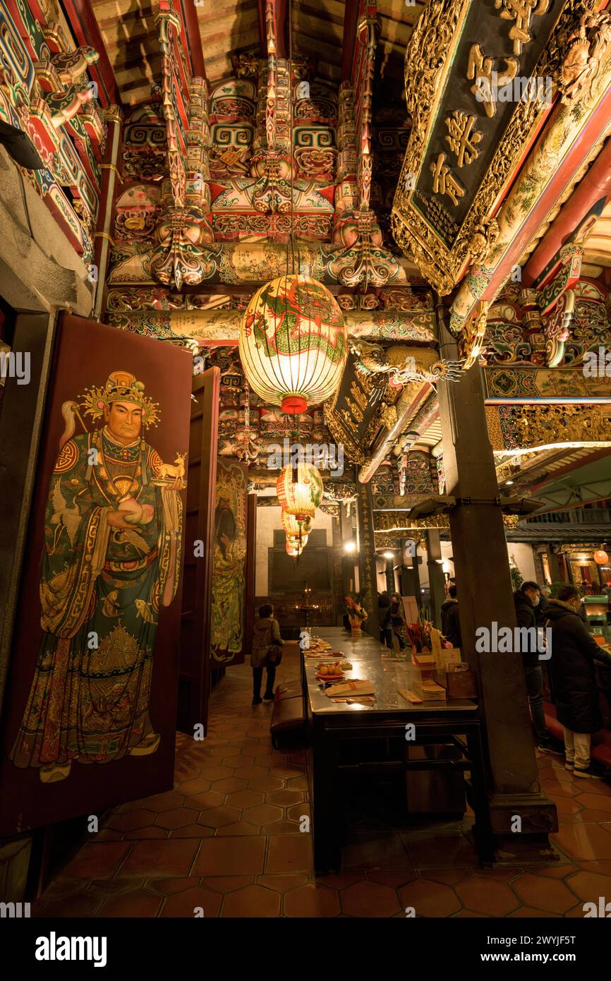 Eintritt zum Bao'an Tempel bei Nacht Stockfoto