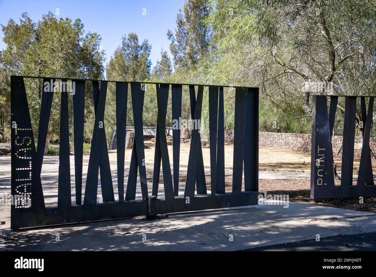 Der Balast Point Park auf der Balmain Peninsula ist ein historischer Park in Sydney, der seine industriell arbeitende Hafengeschichte in NSW, Australien, 2024 anerkennt Stockfoto