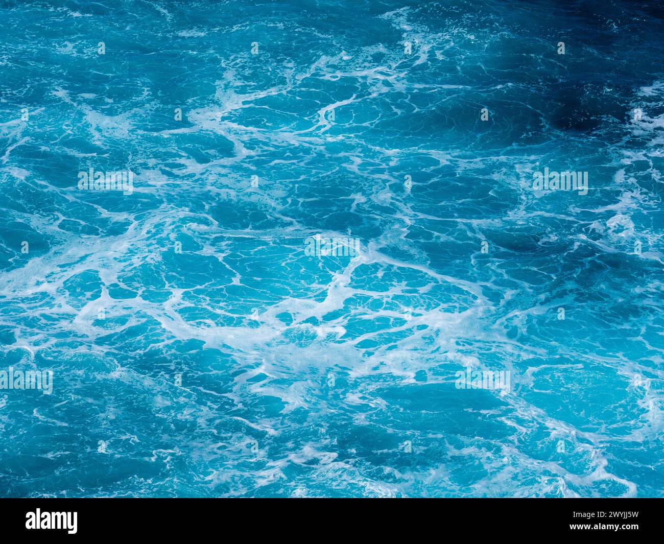 Wasseroberfläche einer Meeresbrandung. Gut geeignet als Hintergrund. Stockfoto