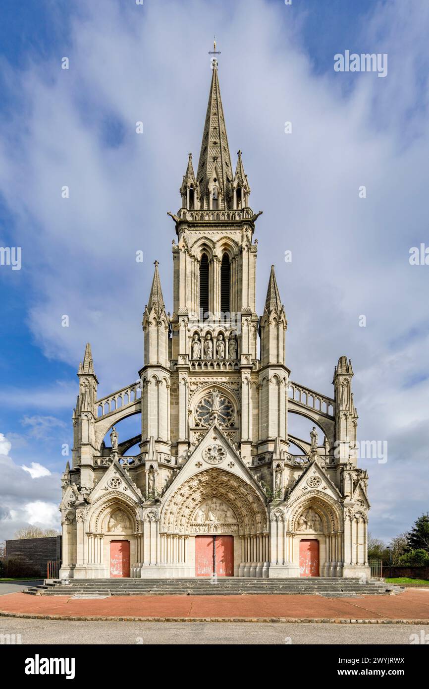 Frankreich, seine-Maritime, Bonsecours, Agglomeration Gemeinde Rouen, sonnige Fassade der Basilika Notre-Dame Stockfoto