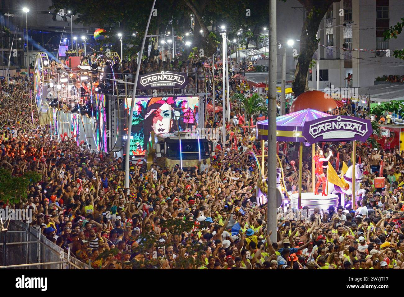 Brasilien, Bundesstaat Bahia, Salvador, Bezirk Ondina, Karneval mit Bandwagen (Trio eletrico) Stockfoto