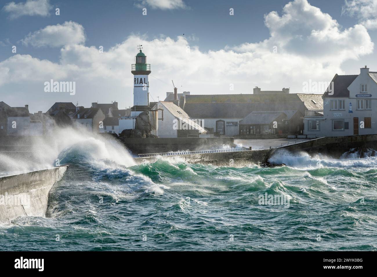 Frankreich, Finistère, Luftaufnahme des Île de sein während des Sturms Louis (Luftaufnahme) Stockfoto