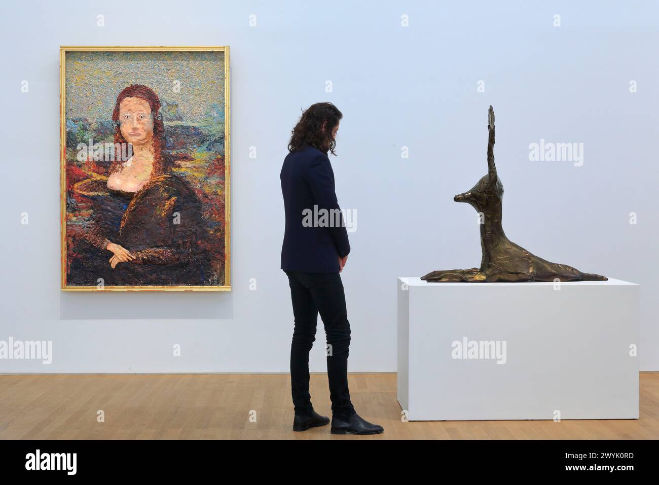 Belgien, Flandern, Antwerpen, Tim Van Laere Gallery, 1997 gegründete Galerie für zeitgenössische Kunst, Skulptur von Edward Lipski und Gemälde Mona Lisa von Gelatin Stockfoto