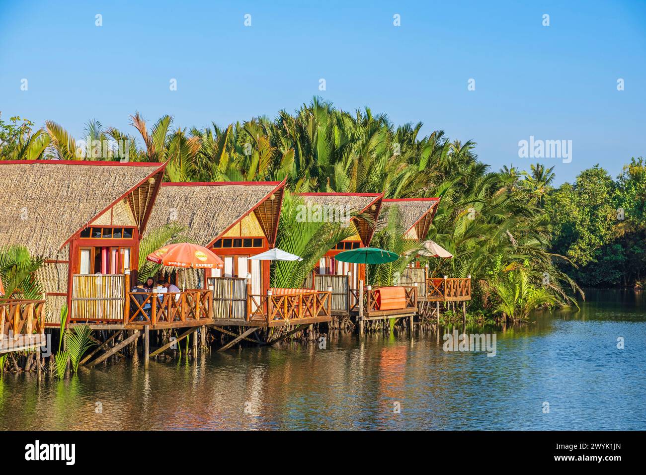 Kambodscha, Provinz Kampot, Umgebung von Kampot, Kampong Kraeng, die Sloek Chak Bungalows am Ufer des Flusses Praek Tuek Chhu Stockfoto