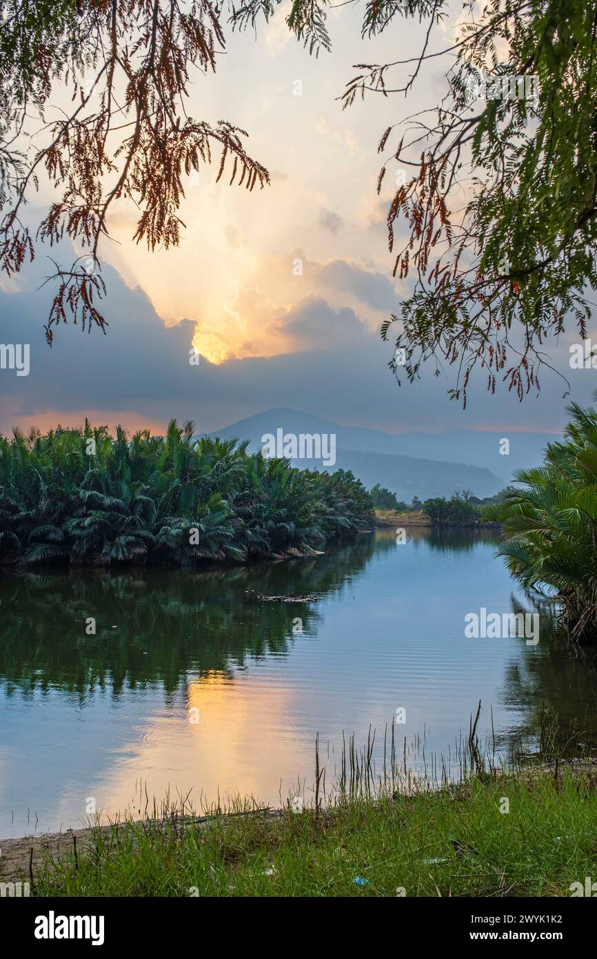Kambodscha, Provinz Kampot, Umgebung von Kampot, Kampong Kraeng, Ufer des Flusses Praek Tuek Chhu Stockfoto