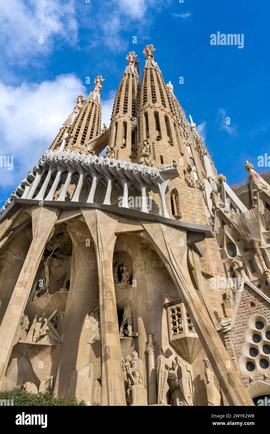 Spanien, Katalonien, Barcelona, Eixample Viertel, Sagrada Familia Basilika des katalanischen modernistischen Architekten Antoni Gaudi, gelistet als UNESCO-Weltkulturerbe, die Passionsfassade, deren Skulpturen von Josep Maria Subirachs hergestellt wurden Stockfoto