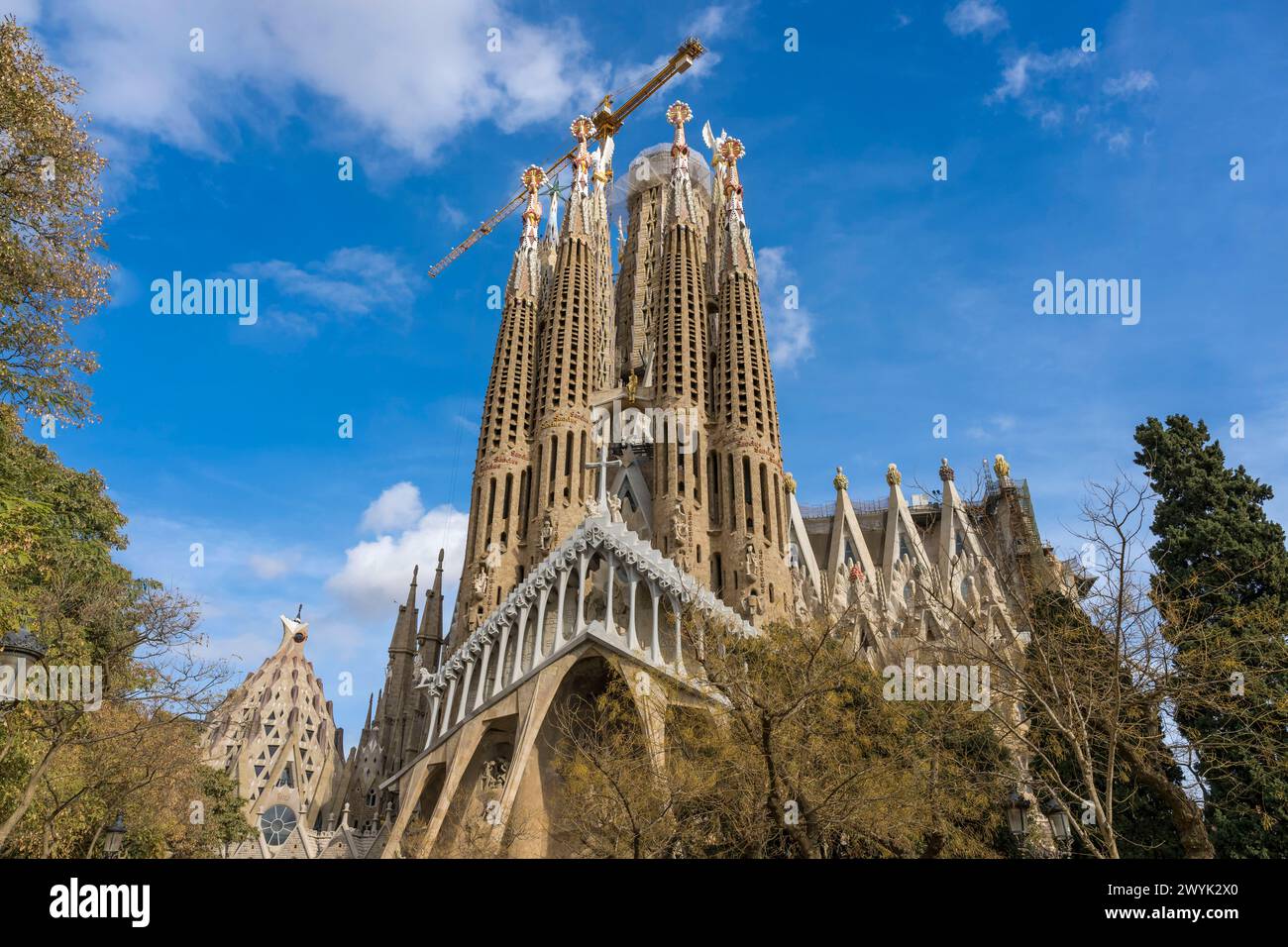 Spanien, Katalonien, Barcelona, Eixample Viertel, Sagrada Familia Basilika des katalanischen modernistischen Architekten Antoni Gaudi, die zum UNESCO-Weltkulturerbe gehört, die Passionsfassade Stockfoto