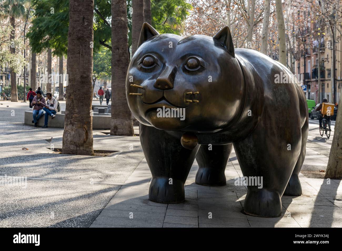 Spanien, Katalonien, Barcelona, El Raval District, die große Katze oder Katze des Ravals (El gato gordo) auf der Rambla del Raval, Skulptur des kolumbianischen Künstlers Fernando Botero Stockfoto