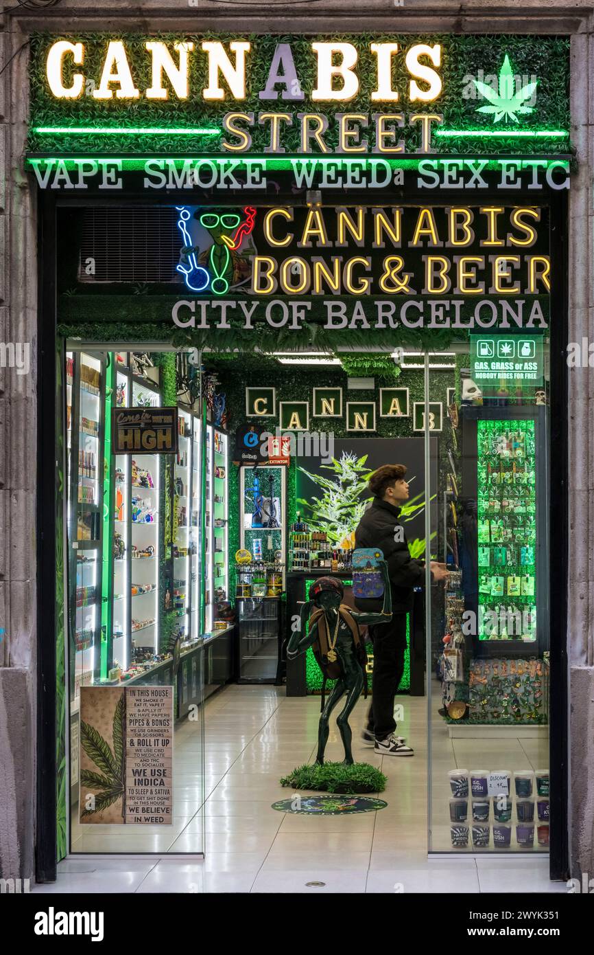 Spanien, Katalonien, Barcelona, Las Ramblas Viertel, Cannabisgeschäft in der Altstadt Stockfoto