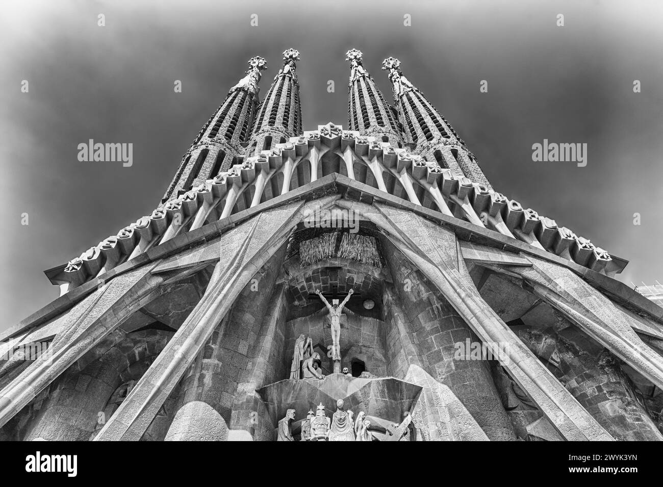 BARCELONA - 9. AUGUST: Die Passionsfassade der Sagrada Familia, das berühmteste Wahrzeichen von Antoni Gaudi in Barcelona, Katalonien, Spanien, AS Stockfoto