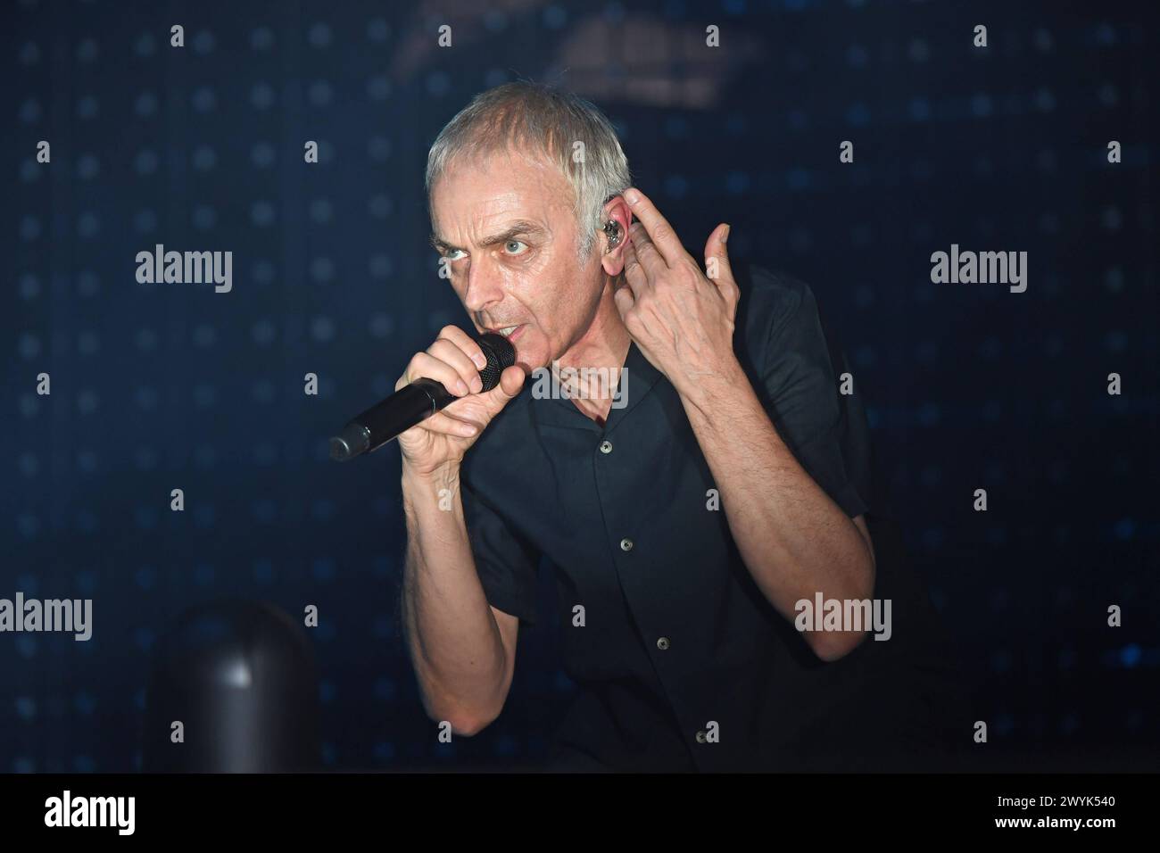 Underworld Auftritt im Alexandra Palace LONDON, ENGLAND - APRIL 06: Karl Hyde of Underworld Auftritt im Alexandra Palace am 6. April 2024 in London. CAP/MAR MAR/Großbritannien UK Copyright: XMartinxHarris/CapitalxPicturesx Stockfoto