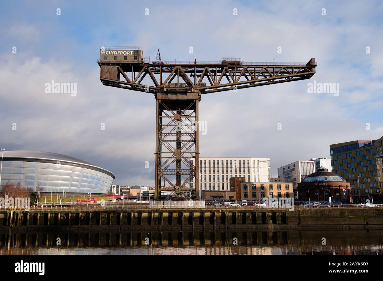 Glasgow Schottland: 13. Februar 2024: Finnieston Crane an einer sonnigen goldenen Stunde am Morgen. Ufer des Flusses Clyde Stockfoto