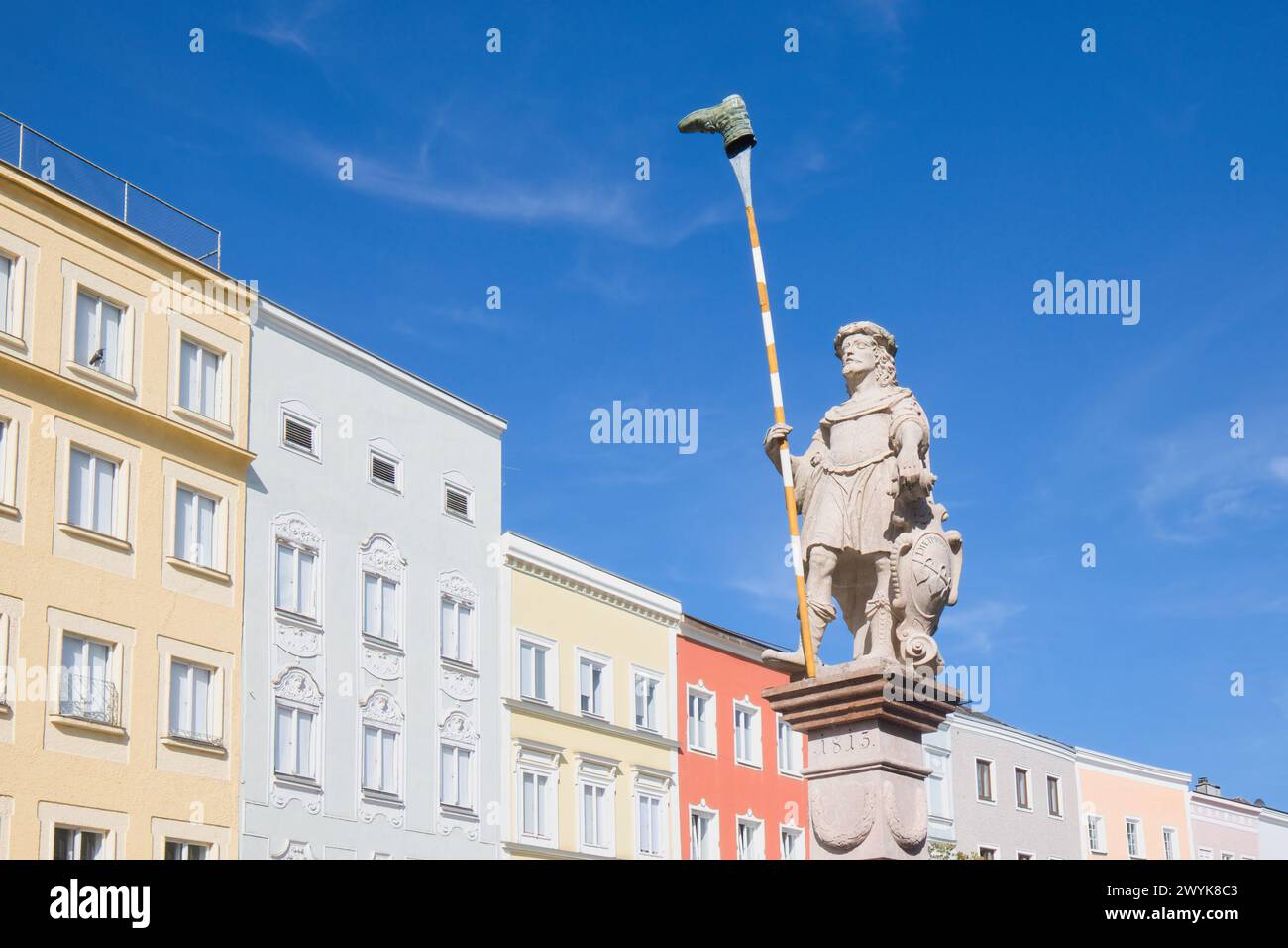 Dietmar der Anhanger als Statue am Brunnen in Ried, Österreich. Stockfoto