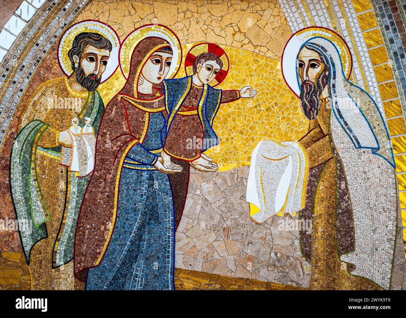 Eines der wunderschön gefertigten Mosaike in der Basilika des Nationalheiligtums der Heiligen Jungfrau von Ta' Pinu in Gozo, Malta. Stockfoto