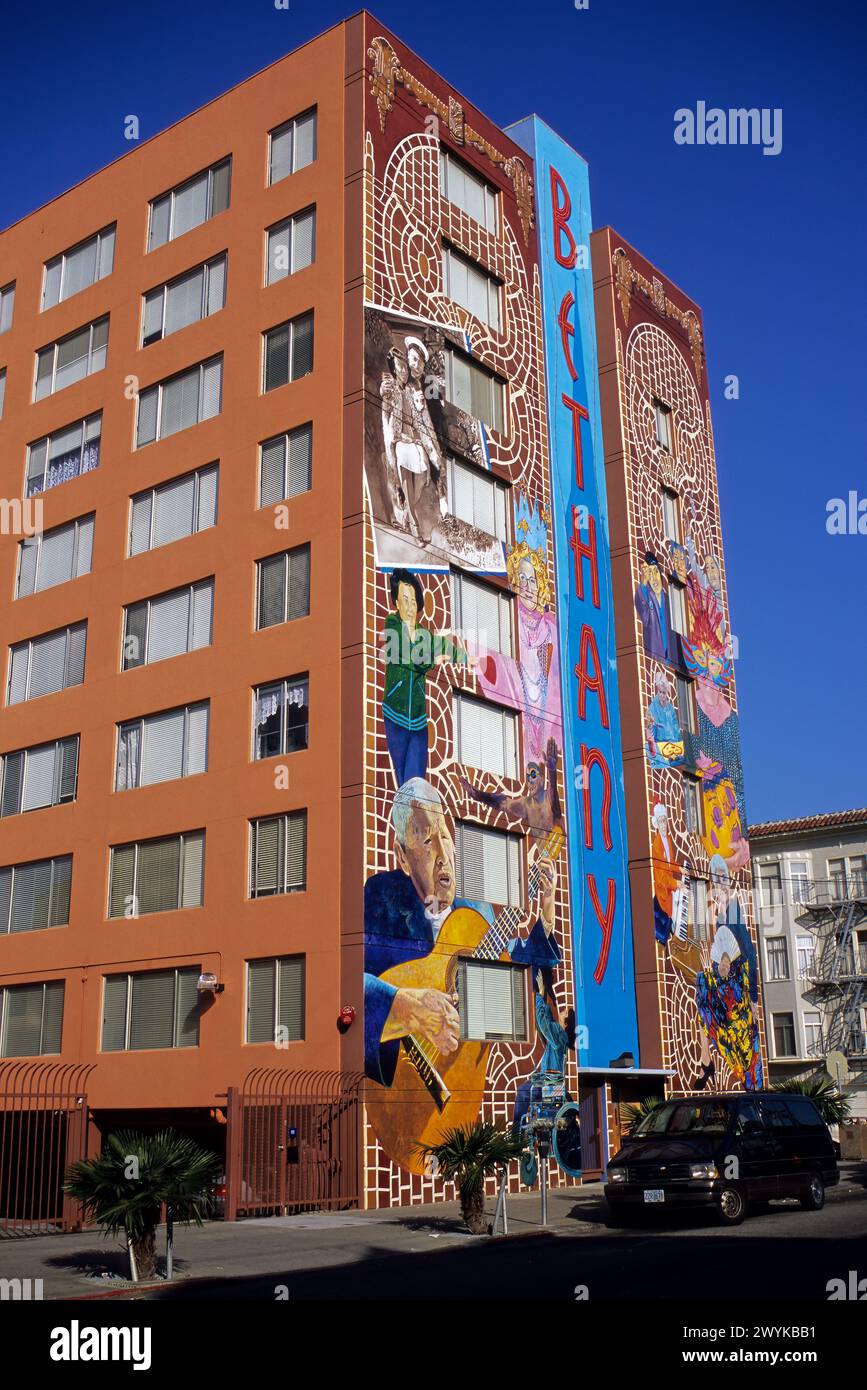 San Francisco, Kalifornien - Wandgemälde von Dan Fontes, 21st Street unterstützt Einrichtung wohnen, Mission District Stockfoto