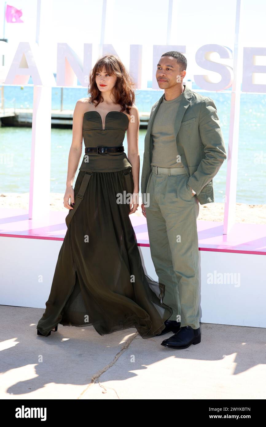 Cannes, Frankreich. April 2024. CANNES, Frankreich 6. APRIL: Ella Purnell und Aaron Moten nehmen am „Fallout“ Photocall während des 7. Canneseries International Festivals am 6. April 2024 in Cannes Teil. - Foto-Anruf - Bild und Copyright Thierry CARPICO/ATP Bilder (CARPICO Thierry/ATP/SPP) Credit: SPP Sport Press Photo. /Alamy Live News Stockfoto