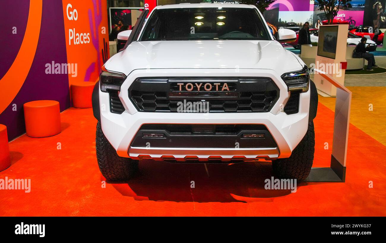 NEW YORK, NY, USA - 27. MÄRZ 2024: Toyota Tacoma Trailhunter Prototyp auf der NY Auto Show 2024 am Press Day 1 Stockfoto