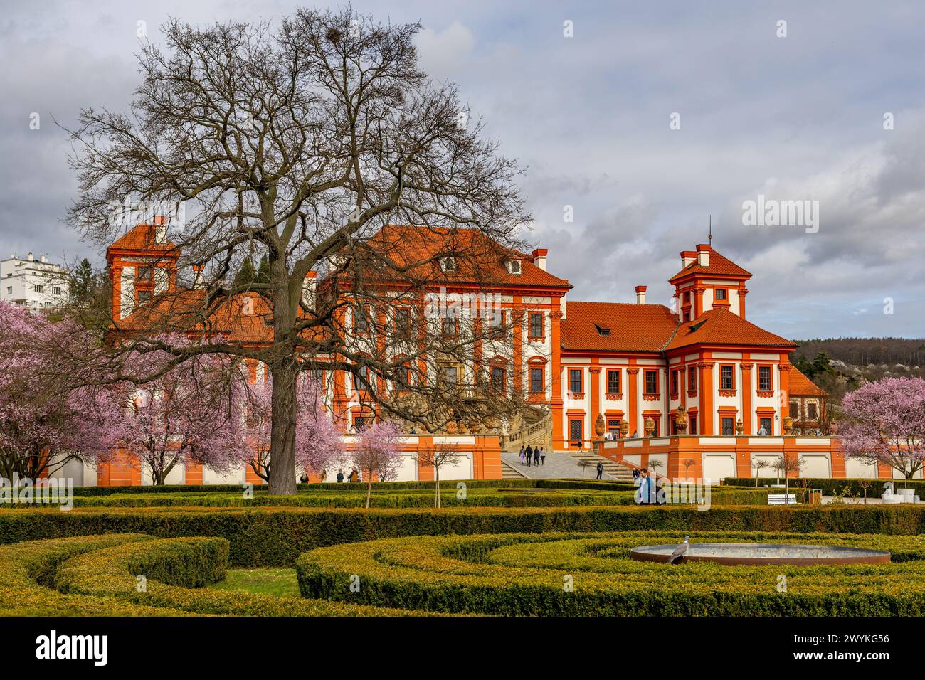 Frühlingselegantheit im Troja-Schloss in Prag Stockfoto