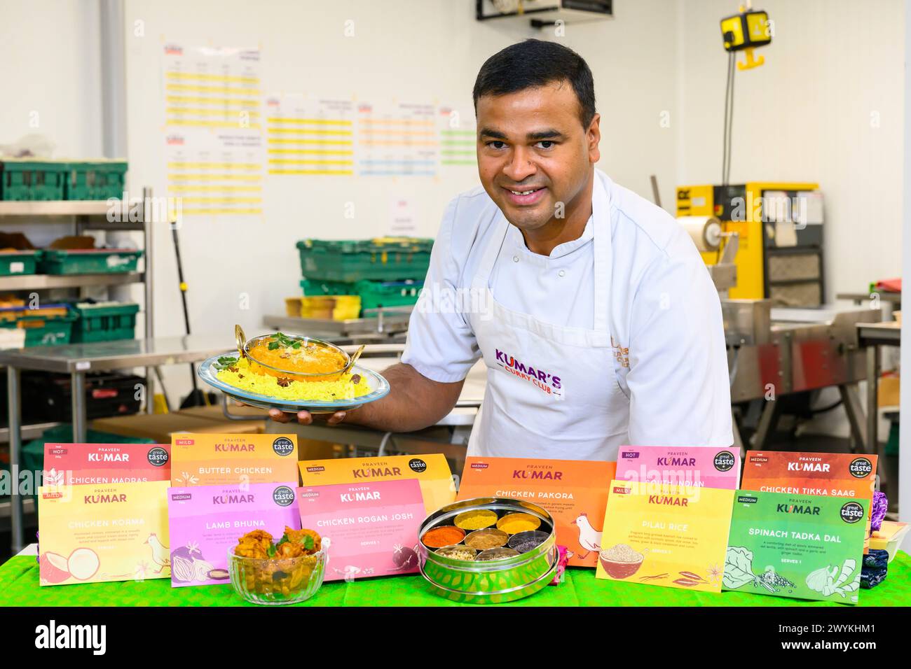 Im Bild: Praveen Kumar das Familienunternehmen Praveen Kumar bringt 11 Linien indischer Curry Fertiggerichte in Asda Stores in ganz Schottland auf den Markt – die Stockfoto