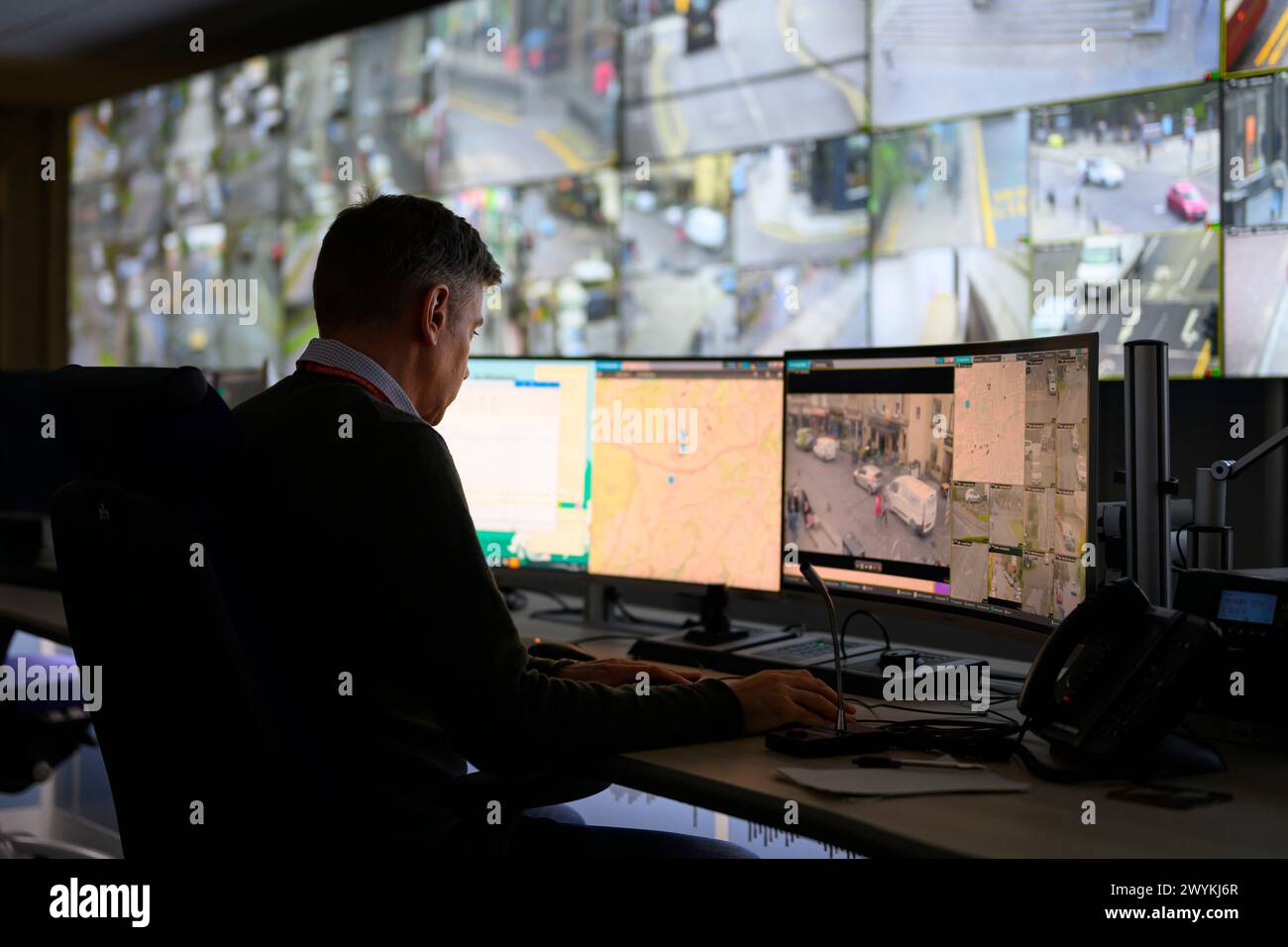 Überwachungsraum, Sicherheit, Monitore, Straßen der Stadt Stockfoto