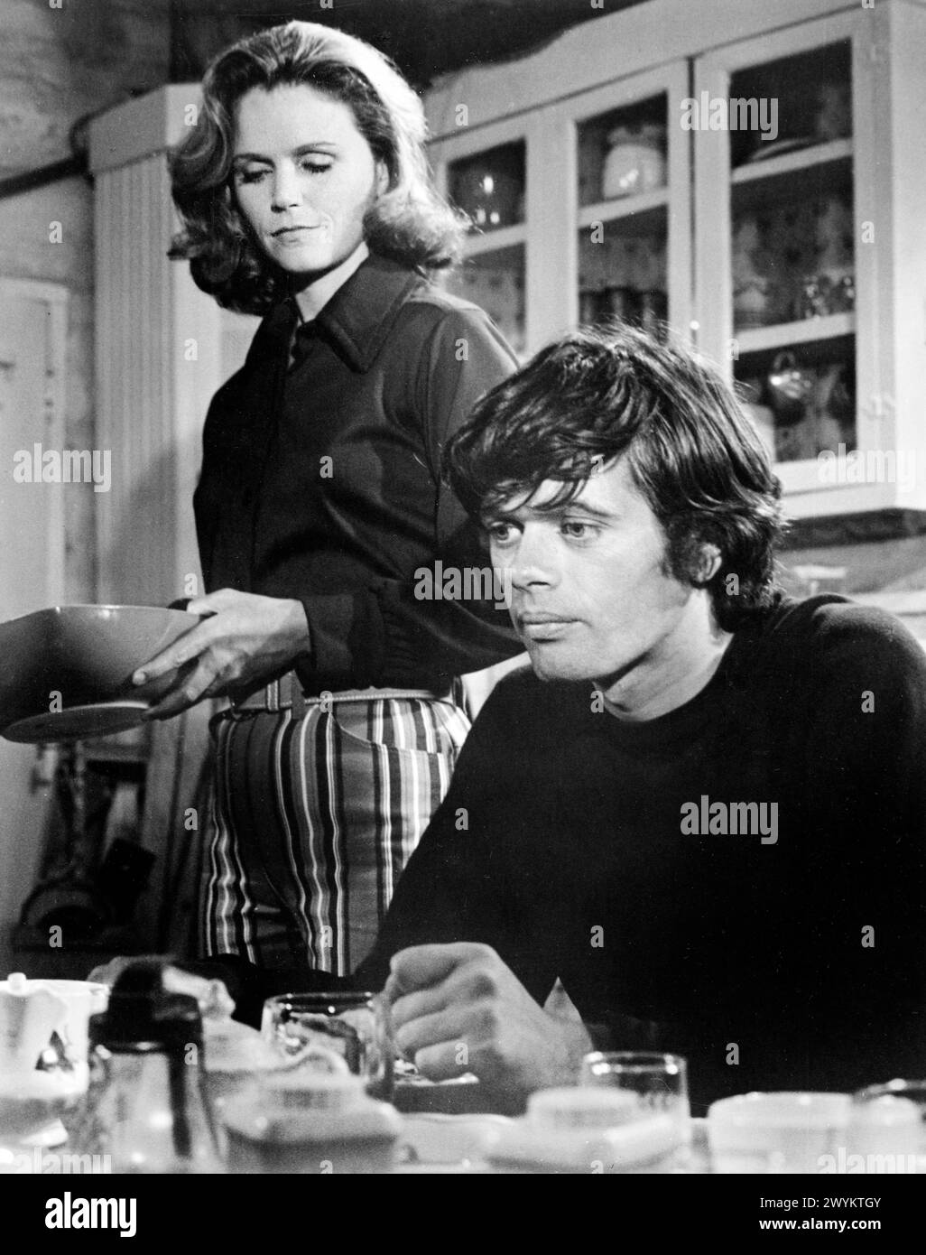 Lee Remick, Michael Sarrazin, am Set des Films „Sometimes A Great Conception“, Universal Pictures, 1971 Stockfoto
