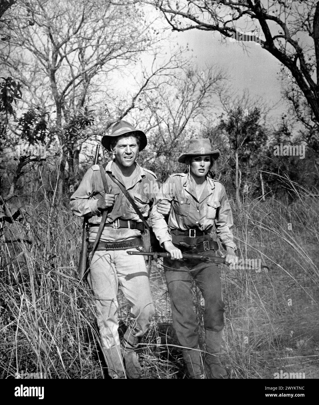 George Segal, Ursula Andress, am Set des Films „The Southern Star“, Columbia Pictures, 1968 Stockfoto