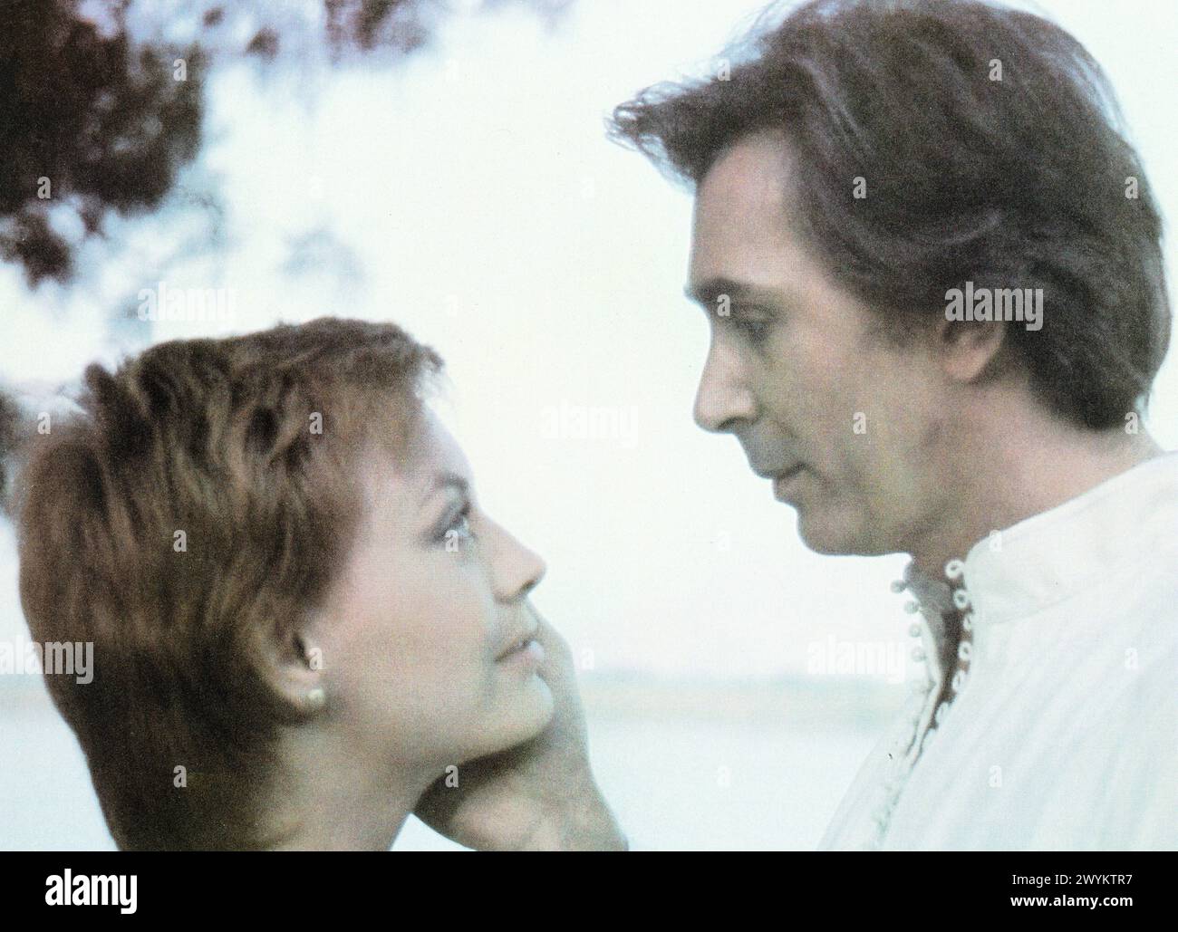 Lesley-Anne Down, Frank Langella, am Set des Films Sphinx, Warner Bros., 1981 Stockfoto