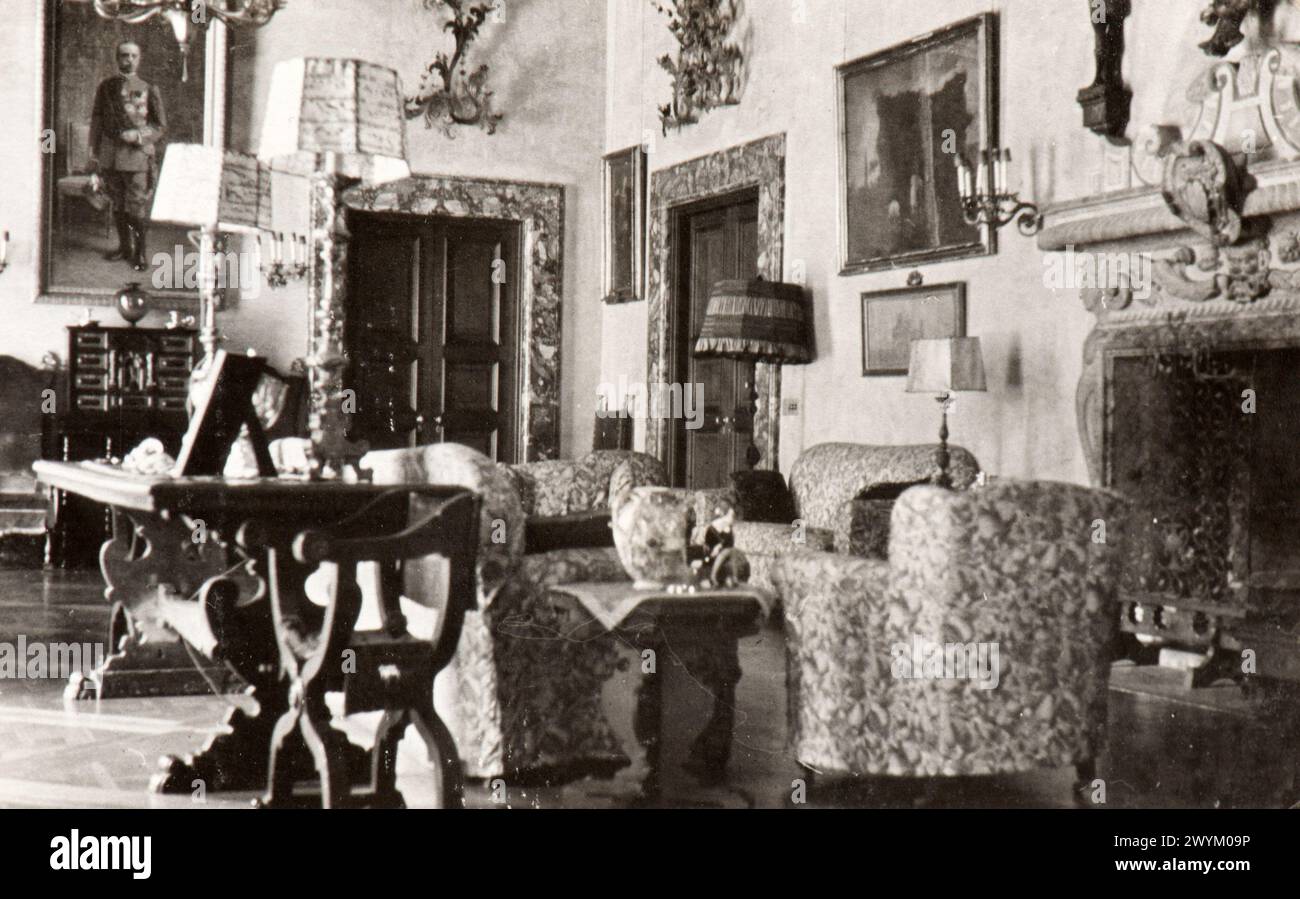 Foto vom Album einer italienischen jüdischen Familie (Jarach), die aus Nordamerika zurückreist, und von der internationalen Expo in Chicago im Sommer 1933. Das Foto zeigt die Innenräume der italienischen Botschaft in Washington Stockfoto