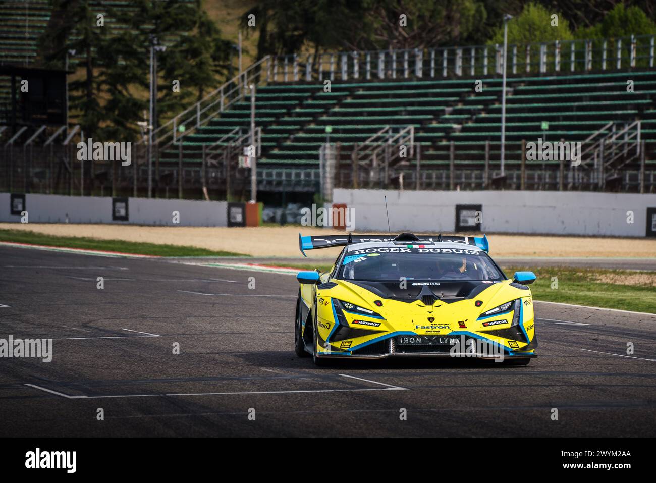 Imola, Bologna, Italien. April 2024. Lamborghini HuracaÌ€n Super Trofeo Evo 2 des Iron Lynx Teams während des freien Trainings auf der internationalen Rennstrecke Enzo e Dino Ferrari von Imola für die Lamborghini Arena 2024 (Credit Image: © Luca Martini/ZUMA Press Wire) NUR REDAKTIONELLE VERWENDUNG! Nicht für kommerzielle ZWECKE! Stockfoto