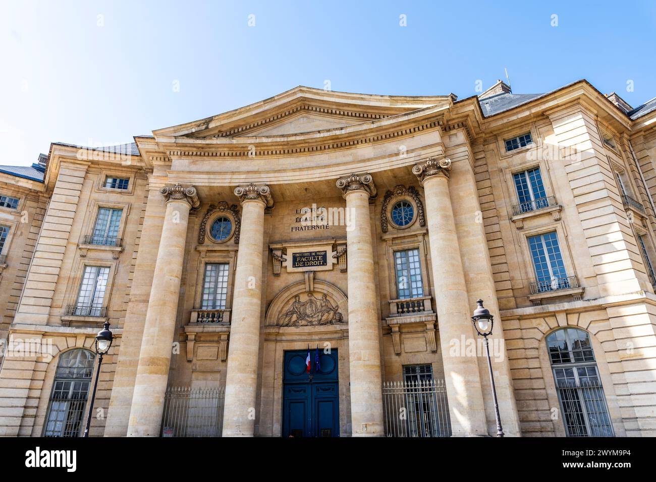 Fassade von Paris 1 Universität Panthéon-Sorbonne, öffentliche Bibliothek und Universitätsbibliothek am Place du Panthéon, 5. Arrondissement, Paris, Frankreich Stockfoto