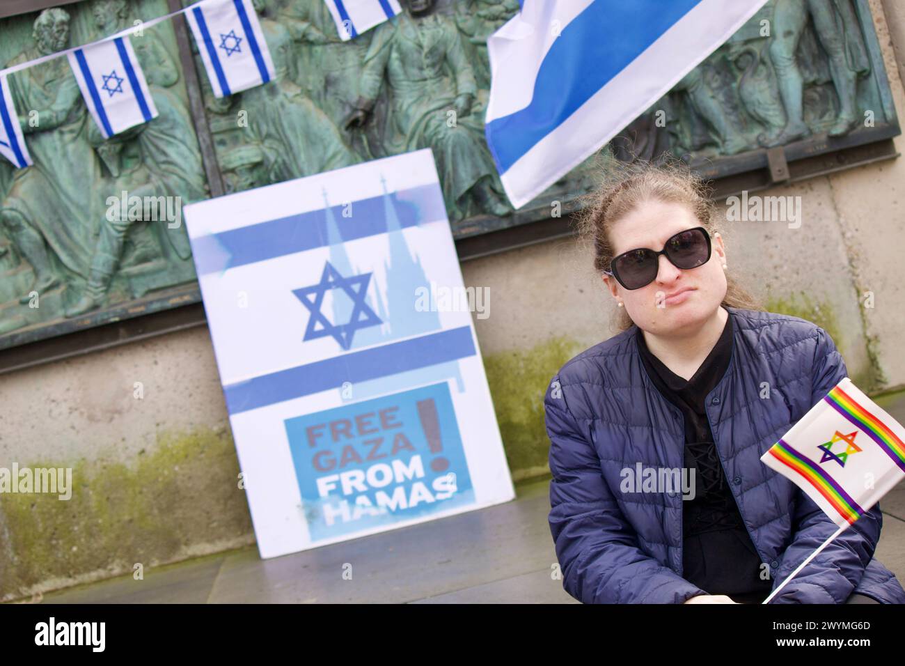 Köln, Deutschland, 07. April 2024. Hunderte von Menschen nehmen an der Demonstration Solidarität mit Israel Teil, die von Alliance Against Antisemitismus organisiert wird. Stockfoto
