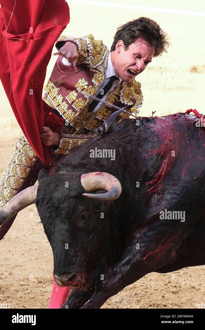 Der Stierkämpfer Fabio Jimenez während des Stierkampfes von Corrida de Toros auf der Plaza de las Ventas in Madrid am 7. April 2024 in Spanien Stockfoto