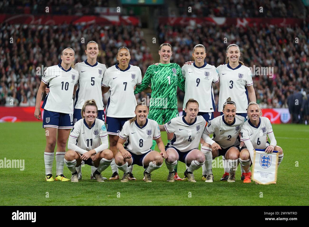 London, Großbritannien. April 2024. Das englische Team vor den England Women gegen Schweden Women's European Qualifier League Ein Spiel der Gruppe 3 im Wembley Stadium, London, England, Großbritannien am 5. April 2024 Credit: Every Second Media/Alamy Live News Stockfoto