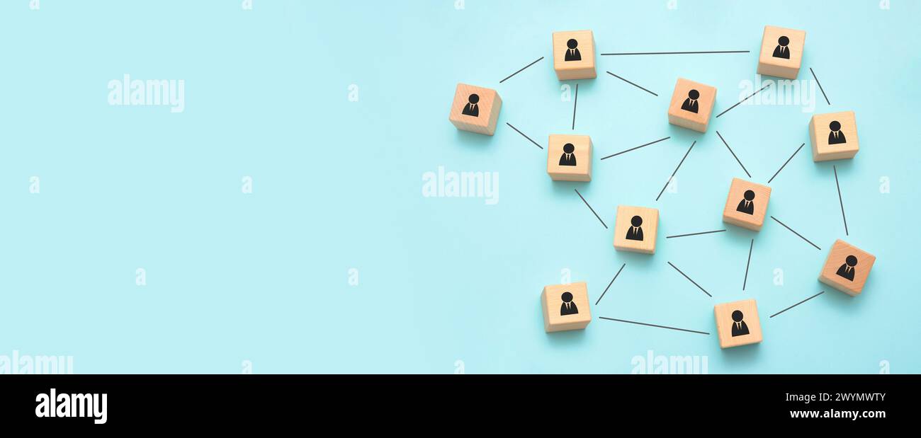 Community-, Teamwork- und Teamleiterkonzept mit Holzklötzen Stockfoto