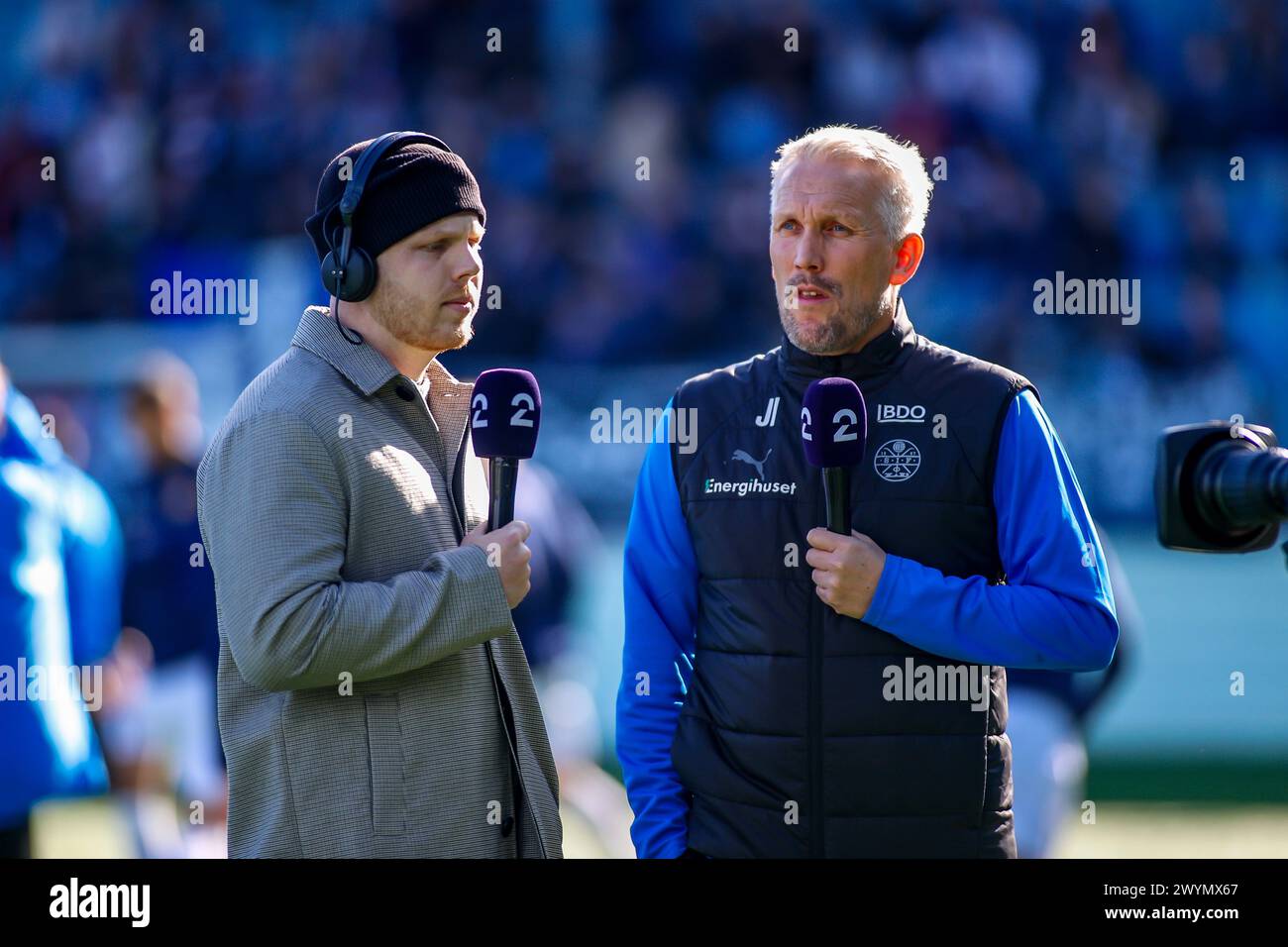 Drammen, Norwegen, 7. April 2024. Jørgen Isnes, Manager von Strømsgodset, wurde von TV2 vor dem Eliteserien-Spiel zwischen Strømsgodset und Rosenborg im Marienlyst-Stadion interviewt. Quelle: Frode Arnesen/Alamy Live News Stockfoto